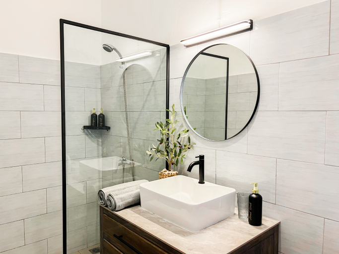 Bathroom 5, Kayu Tulang Island Boy Guesthouse, Badung