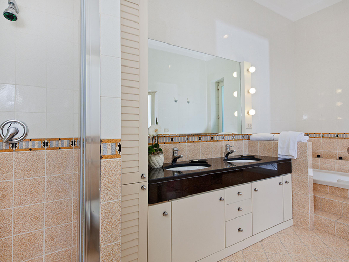Bathroom 5, Villa Oriana Relais, Napoli