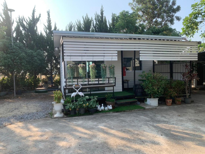 Exterior 11