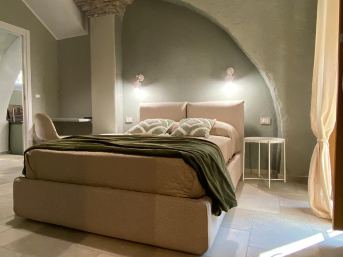 Others 5, Casa la meridiana, Savona