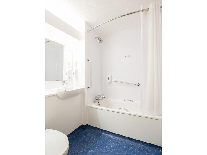 Bathroom 5, Travelodge Swansea M4, Swansea