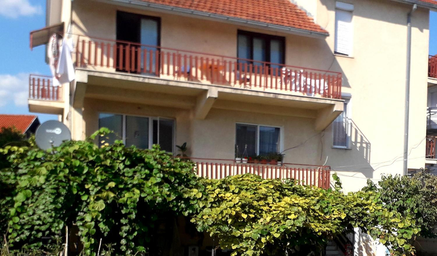 Others 4, Hostel Struga