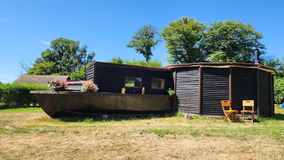 Others 5, Vigo Retreat Boat yurt, Kent