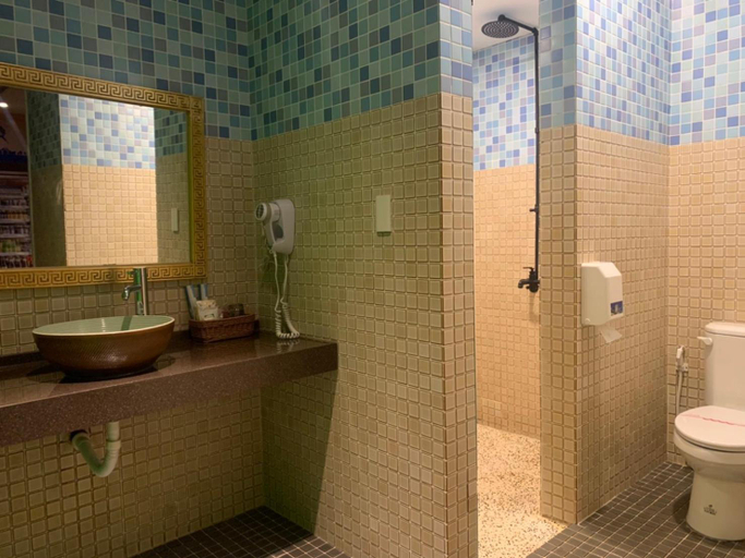 Bathroom 2, You Want Motel, New Taipei City