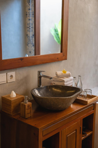 Bathroom 14