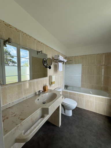 Bathroom 10