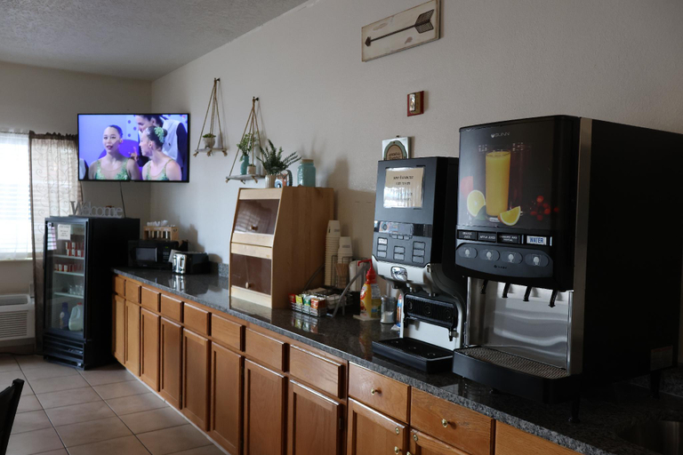 Public Area 3, Super 8 by Wyndham Price, Carbon