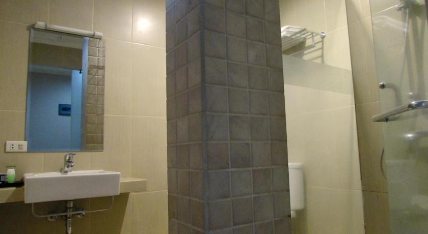 Bathroom 13
