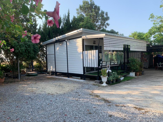 Exterior 10