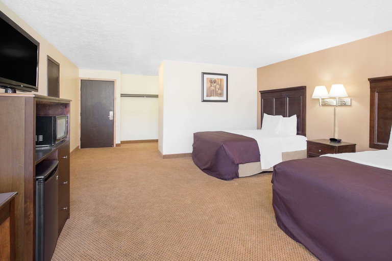 Bedroom 3, Howard Johnson by Wyndham Appleton, Outagamie