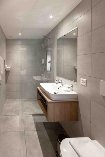 Bathroom 10