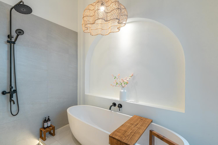 Bathroom 4, Villa Yuri - Stylish and Tropical Oasis 2BR Villa in Canggu, Badung