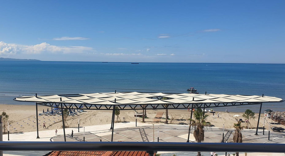 Others 5, Vila Tirona, Durrësit