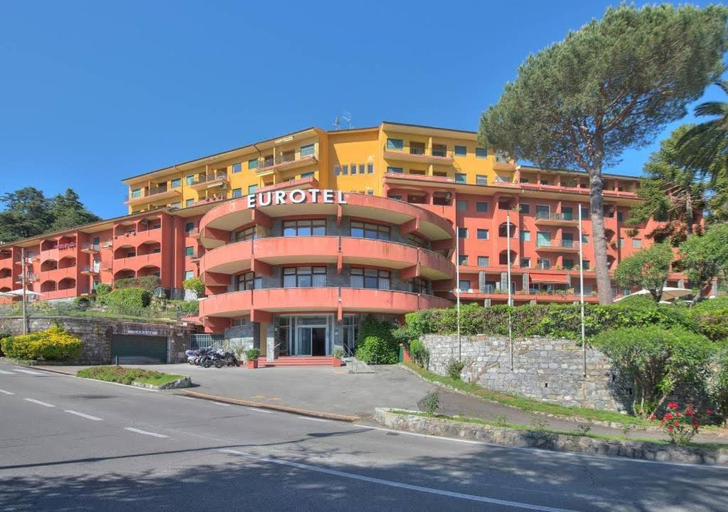 Exterior 4