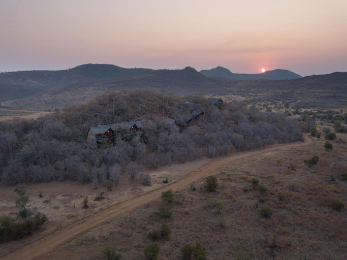 Exterior & Views 3, Tshukudu Bush Lodge, Bojanala