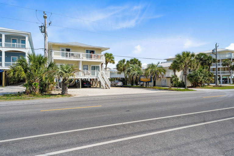 Exterior & Views 2, Moonraker 15, Baldwin