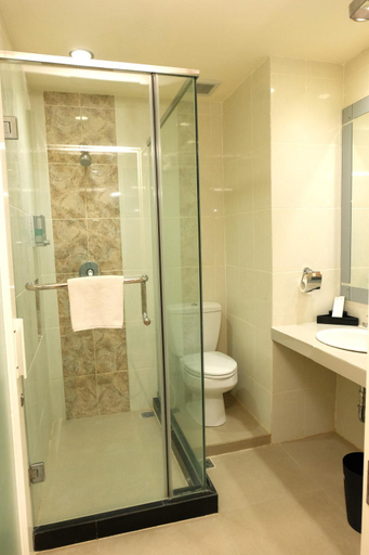 Bathroom 16