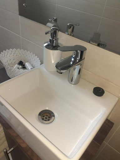 Bathroom 2, Mantenga Hillview, Lobamba