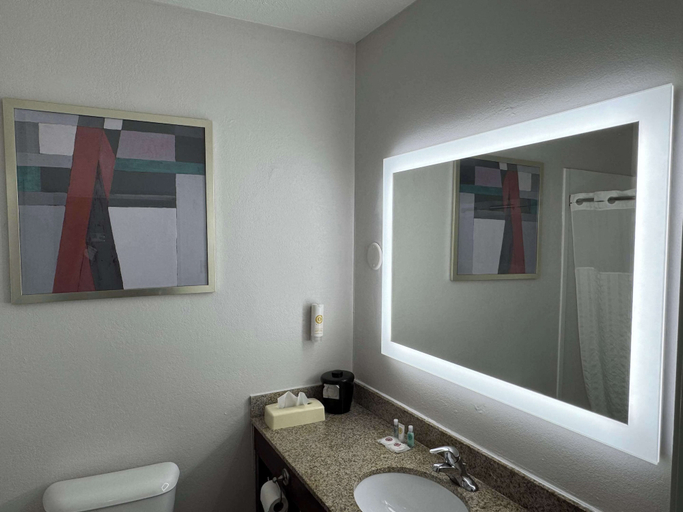 Bathroom 14
