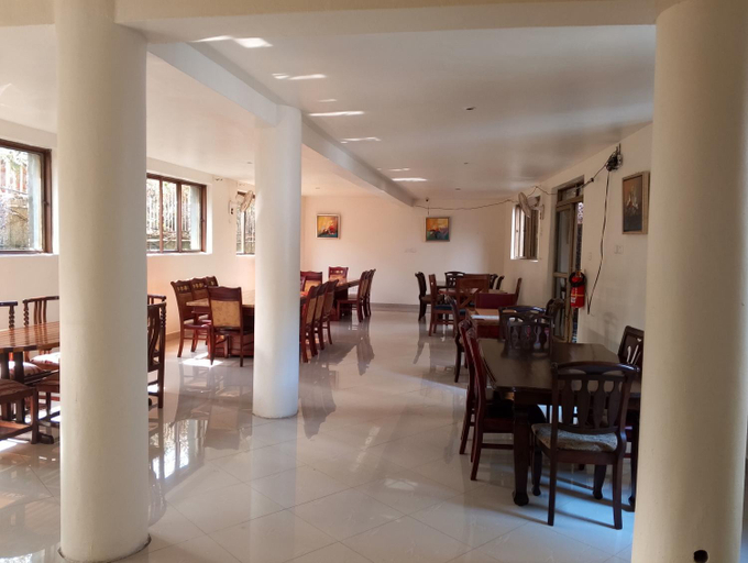 Food & Drinks 5, Discovery Courts Hotel, Entebbe