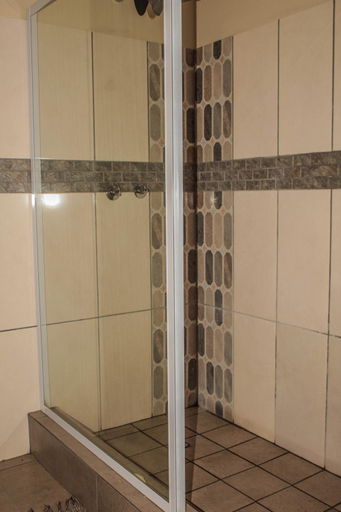 Others 4, Ingwenya Guesthouse, Gert Sibande