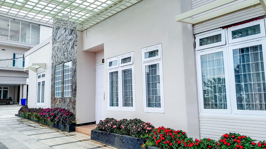 Exterior 5