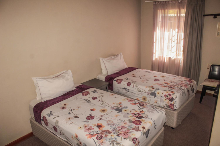 Others 2, Ingwenya Guesthouse, Gert Sibande