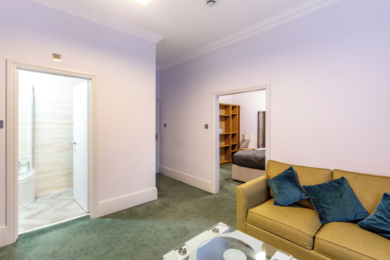 Others 4, London Gatwick Inn, Surrey