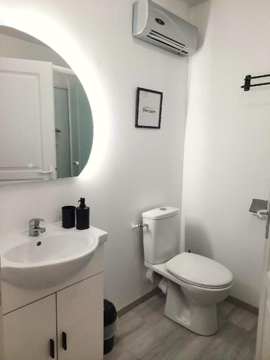 Bathroom 13