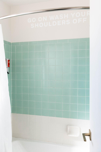 Bathroom, Mesa Verde Motel, Montezuma