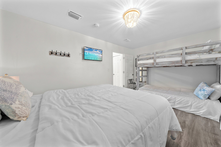 Bedroom, Moonraker 15, Baldwin