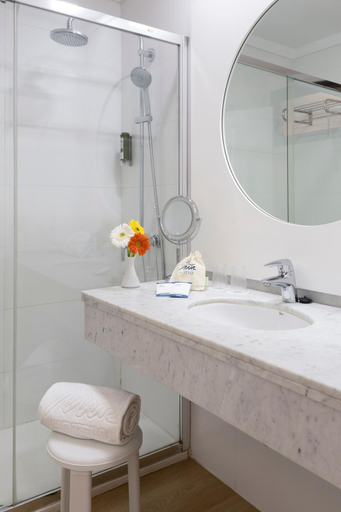 Bathroom 5, Mur Hotel Neptuno, Las Palmas