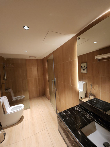 Bathroom 5, Azar Hotel