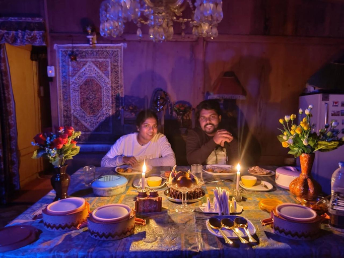 Food & Drinks, Honolulu Group Of Houseboats, Srinagar