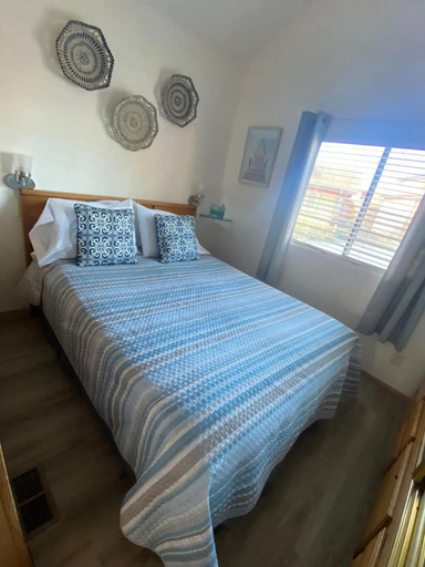 Bedroom 3, Oceanview Cabin 19 Jacuzzi Large Deck w Seating, Del Norte