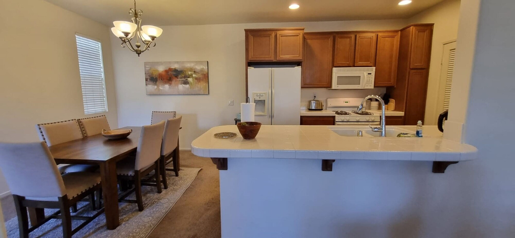 Room 2, Pool and Gym Access Luxury Condo, San Diego