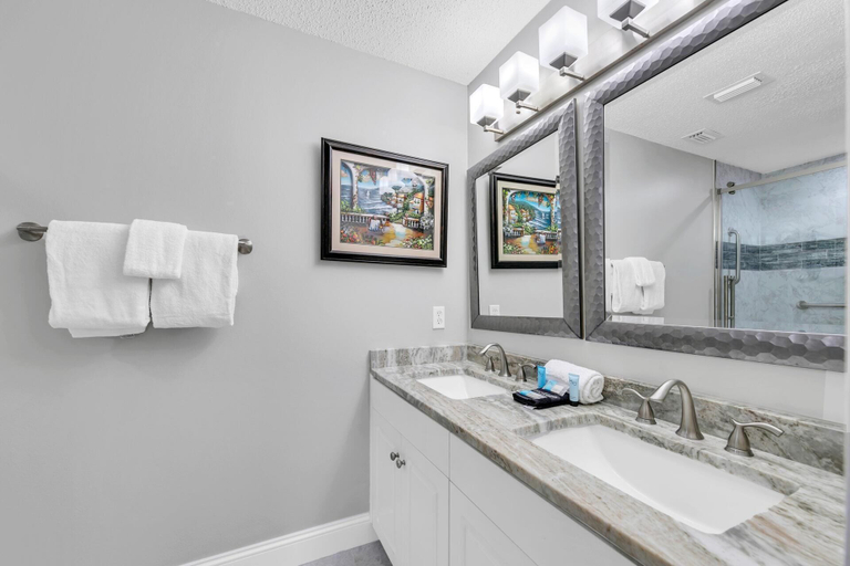 Bathroom 3, Majestic Sun 803a, Walton