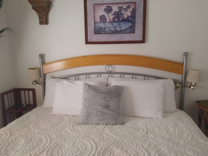 Bedroom 3, Ocean Front Cabin 11 w Jacuzzi Superb Views, Del Norte