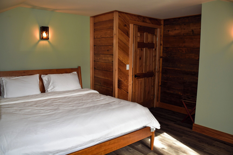 Bedroom, Hekate's Retreat, Skeena-Queen Charlotte