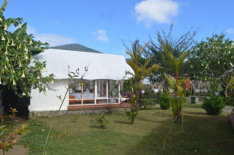 Exterior 13