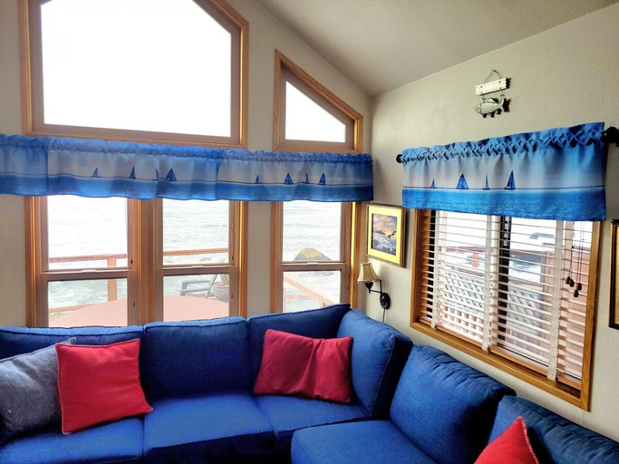 Room 4, Ocean Front Cabin 12 Jacuzzi Spectacular Views, Del Norte