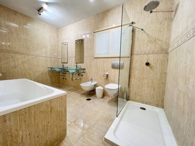 Room 2, Beautiful Villa With Pool Scenic Views Sleeps 8, Málaga