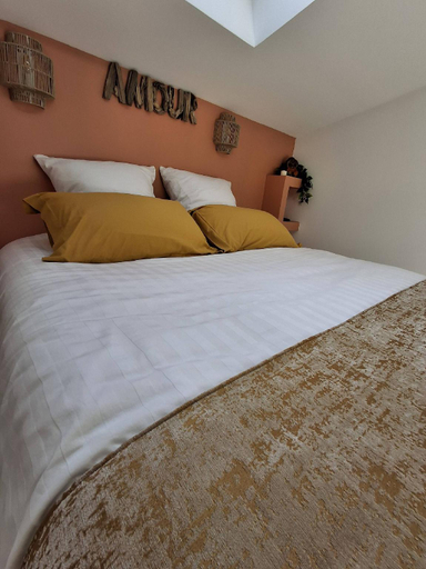 Bedroom 4, La Vie est Belle, Life is beautiful, Bouches-du-Rhône
