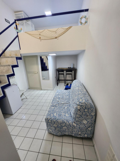 Others 4, Victor's Room, Salerno