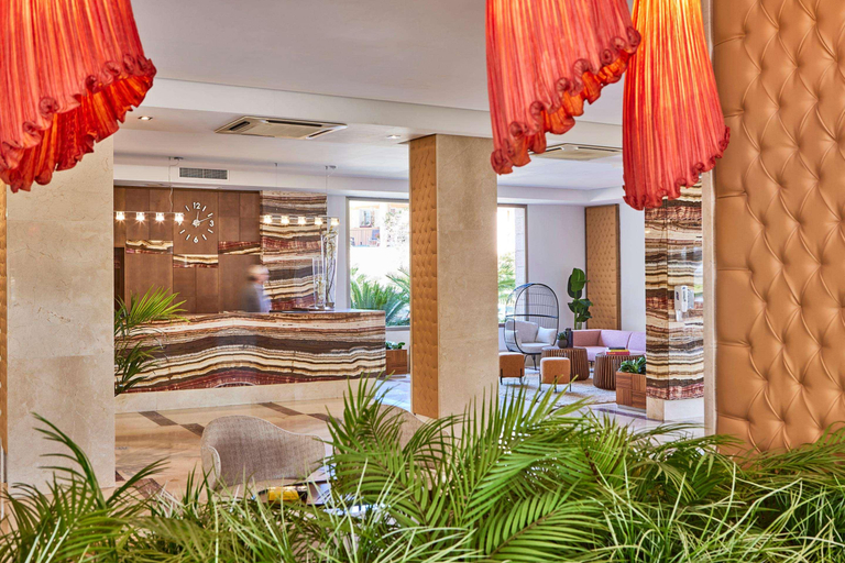 Public Area 4, Zafiro Tropic, Baleares