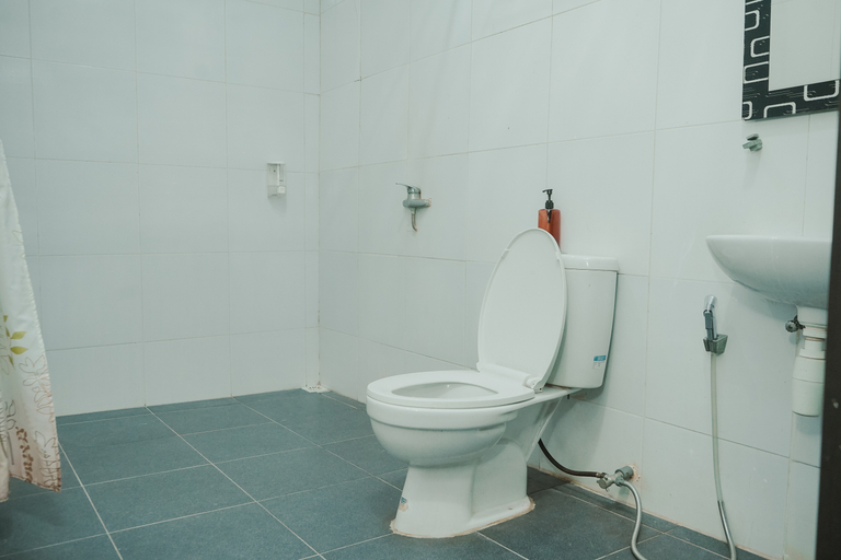 Bathroom 12