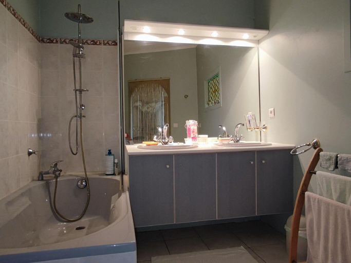Bathroom 3, Spacious holiday home with private pool and park, Hérault