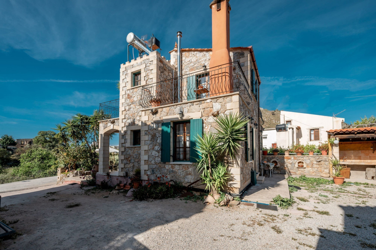 Room 4, Maria s Serene Countryside Retreat by Chania, Crete