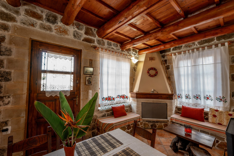 Room 2, Maria s Serene Countryside Retreat by Chania, Crete