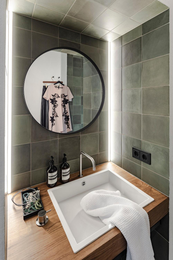 Bathroom 13